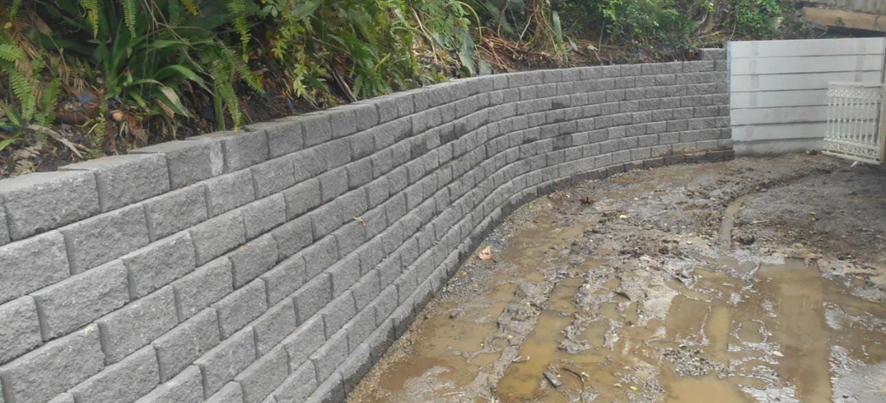 Bluestone Retaining Wall Fencing