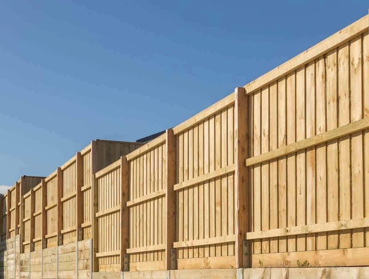 Lapped and capped timber paling fence built by Kenyon Fences